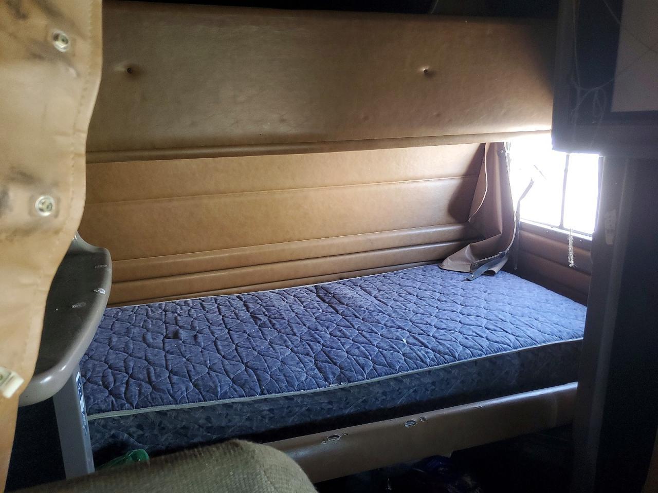 2004 PETERBILT 379