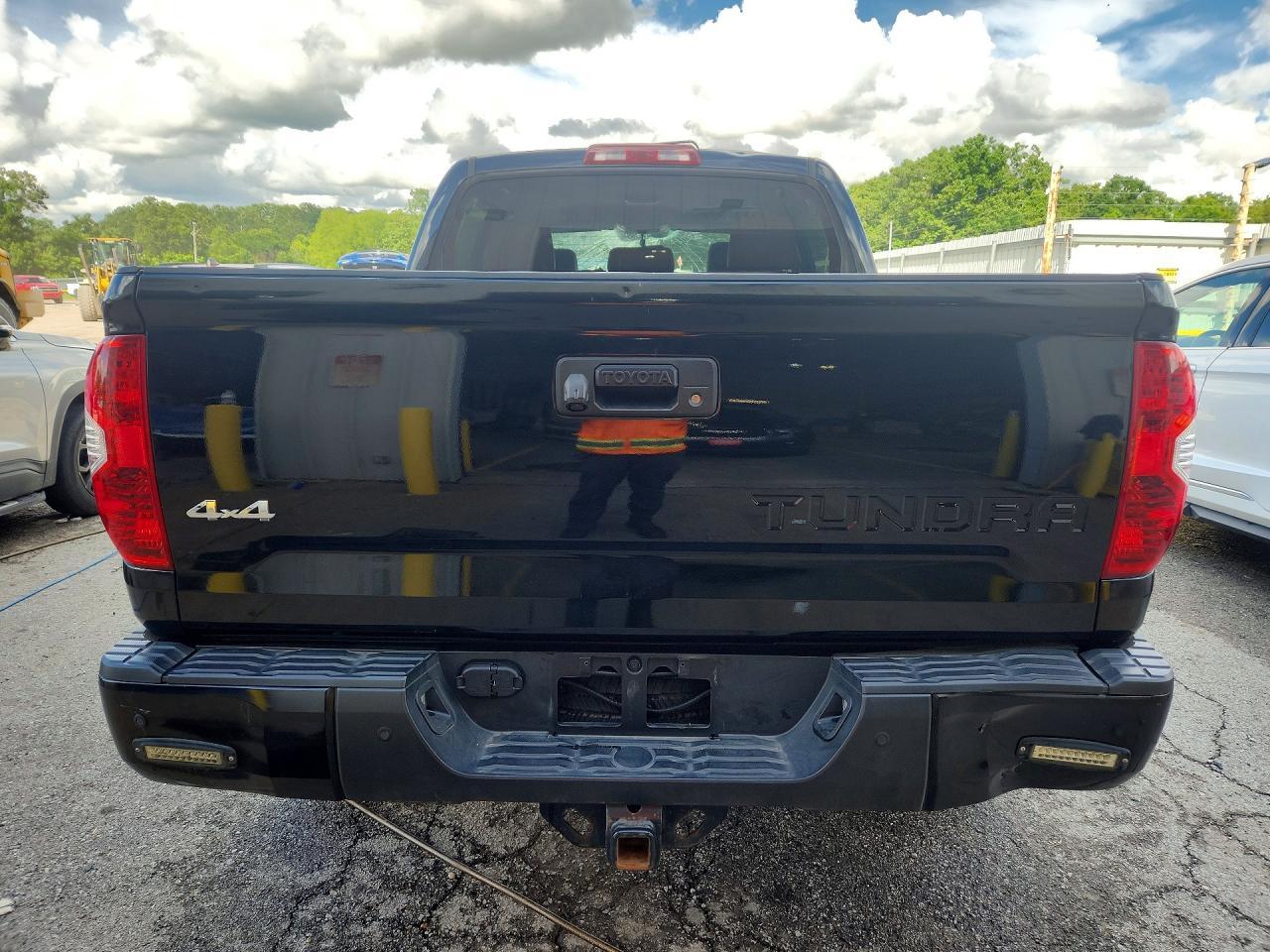 2017 TOYOTA TUNDRA