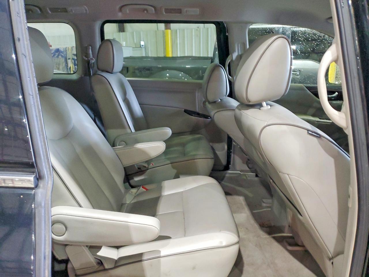 2013 NISSAN Quest