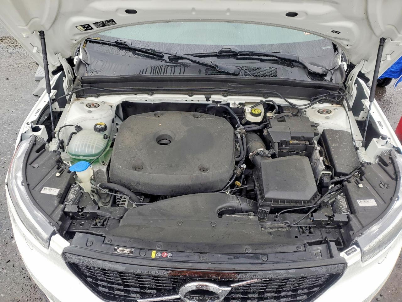 2021 VOLVO XC40