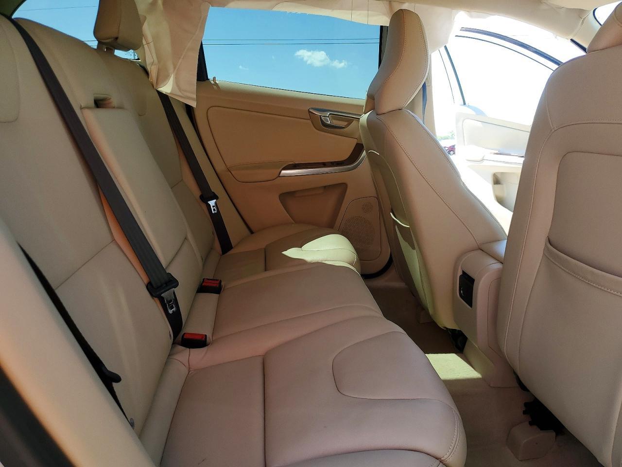 2015 VOLVO XC60