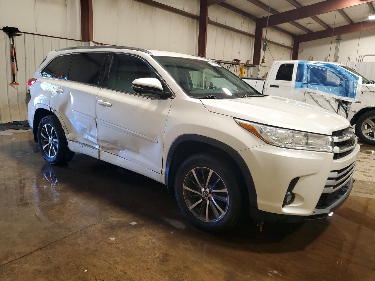 2017 TOYOTA HIGHLANDER