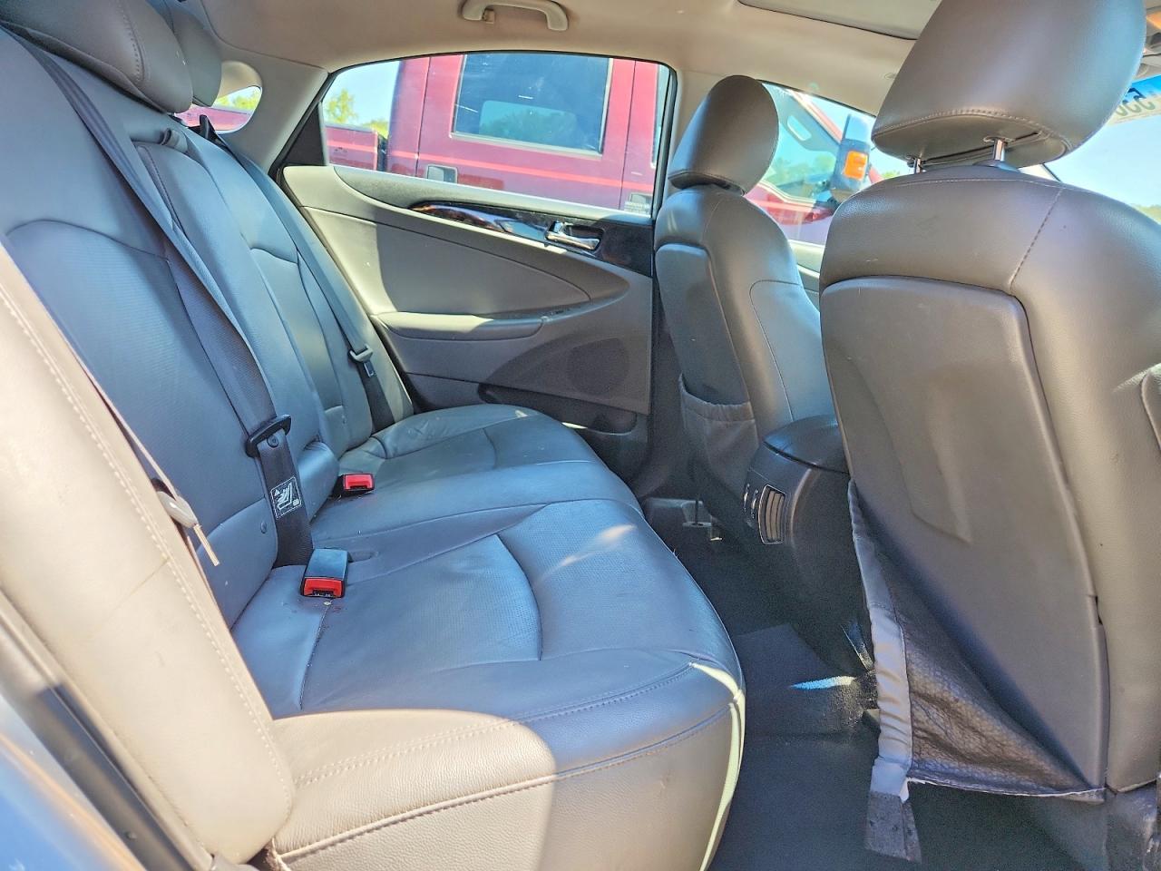 2011 HYUNDAI SONATA