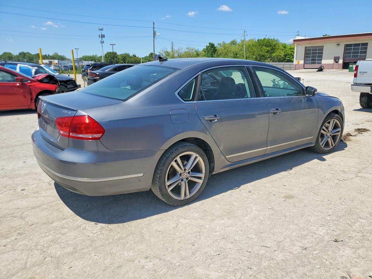 2015 VOLKSWAGEN Passat