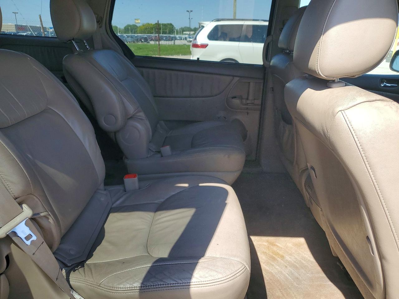 2010 TOYOTA SIENNA