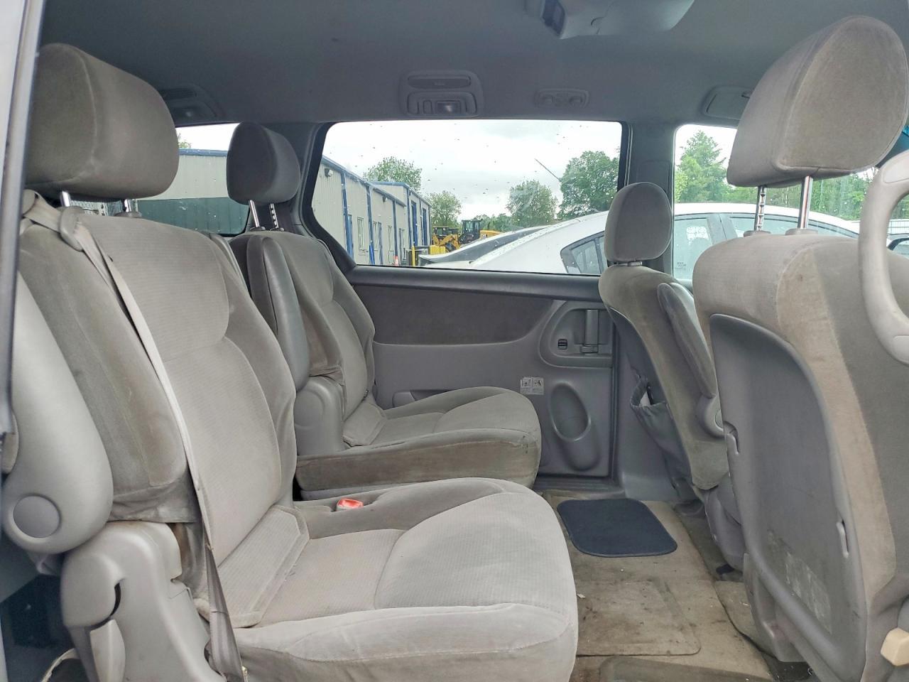 2004 TOYOTA SIENNA