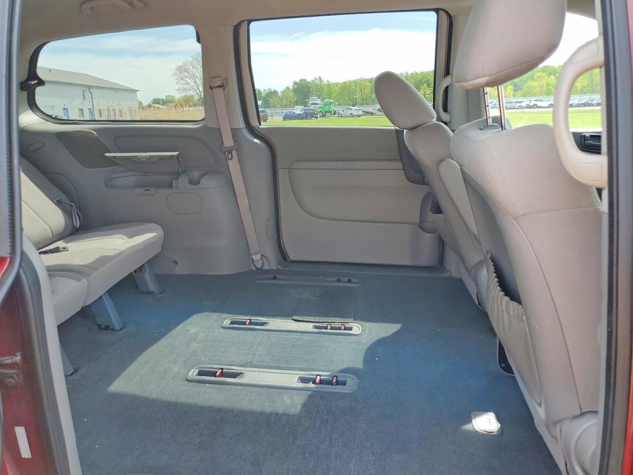2012 KIA SEDONA