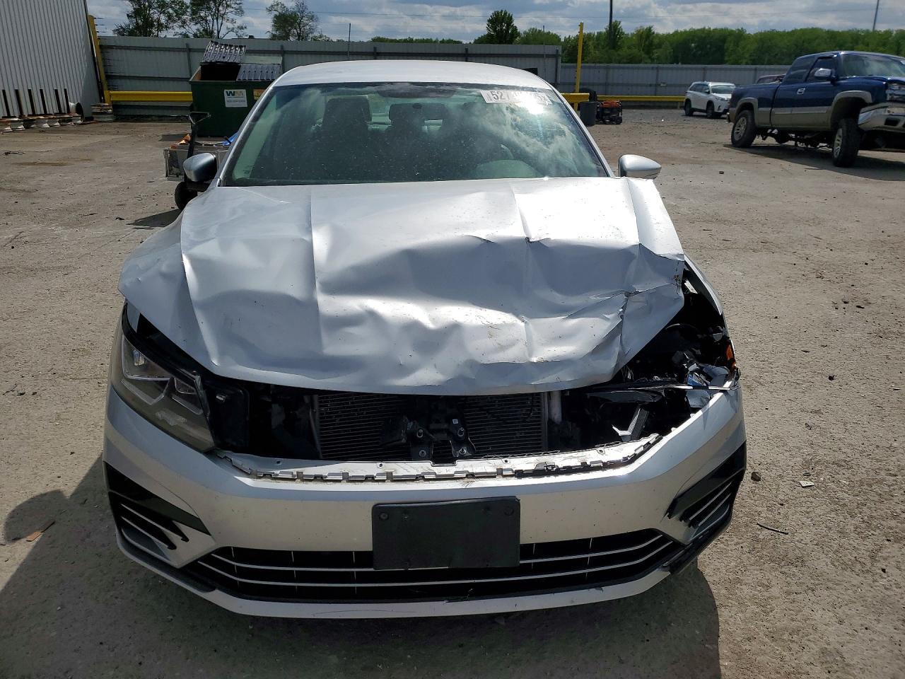 2018 VOLKSWAGEN Passat
