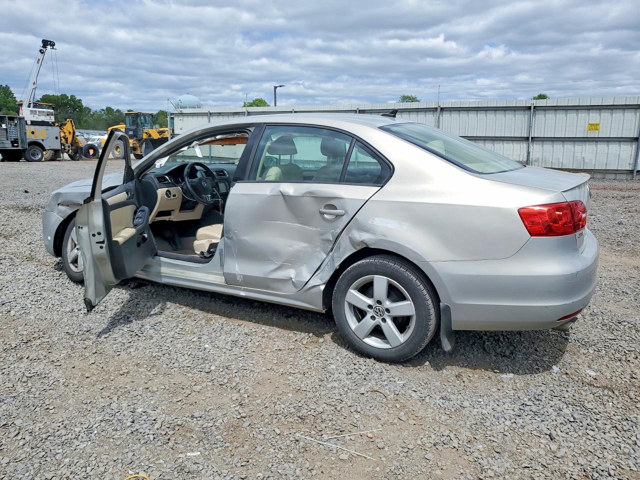 2012 VOLKSWAGEN JETTA
