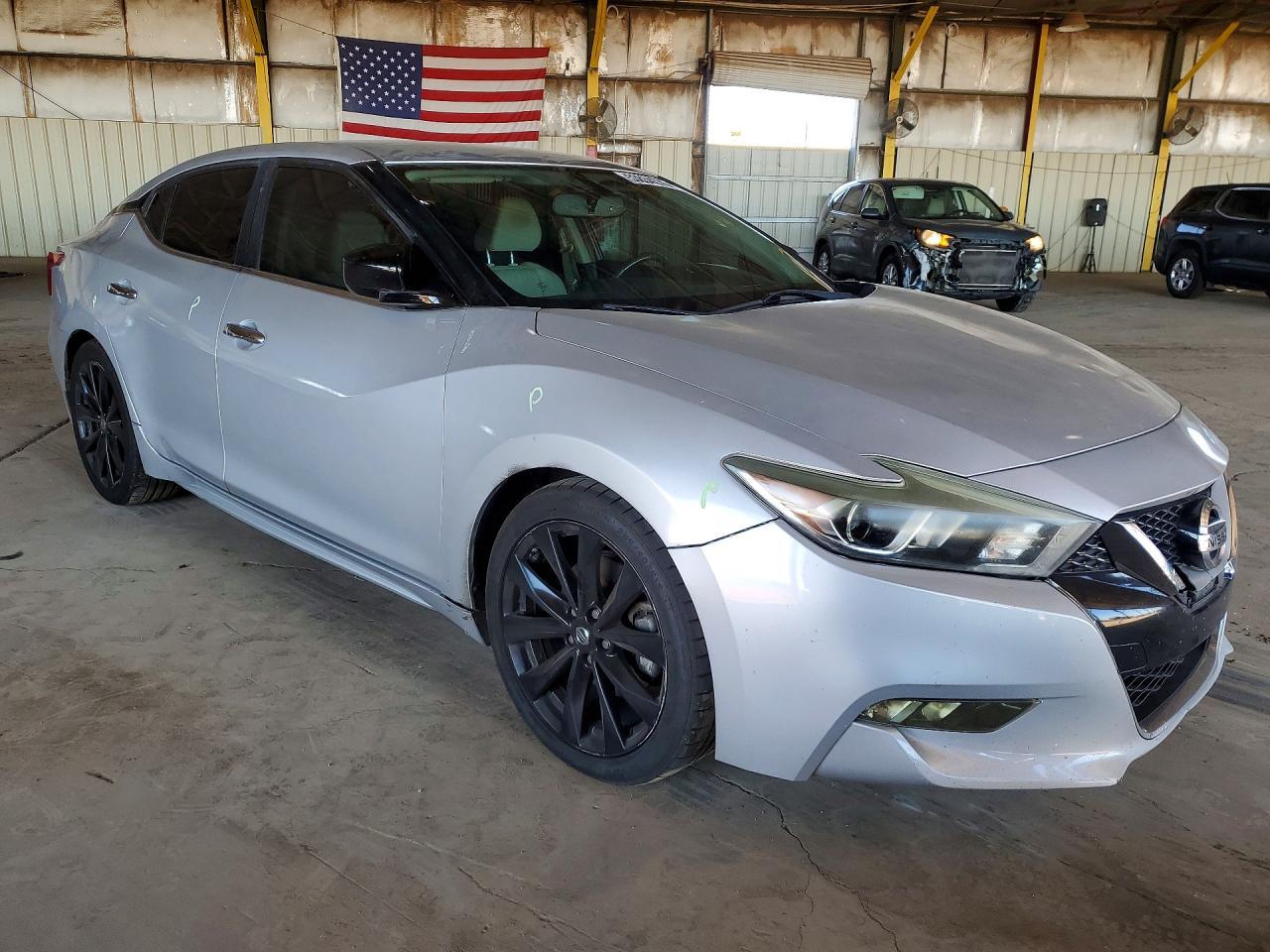 2017 NISSAN Maxima