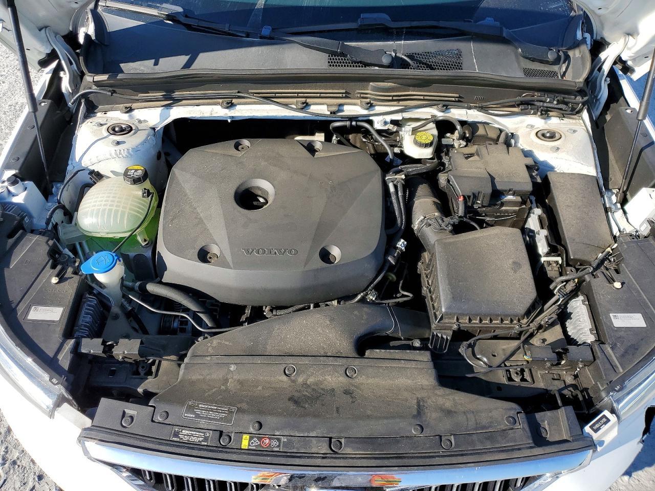 2020 VOLVO XC40