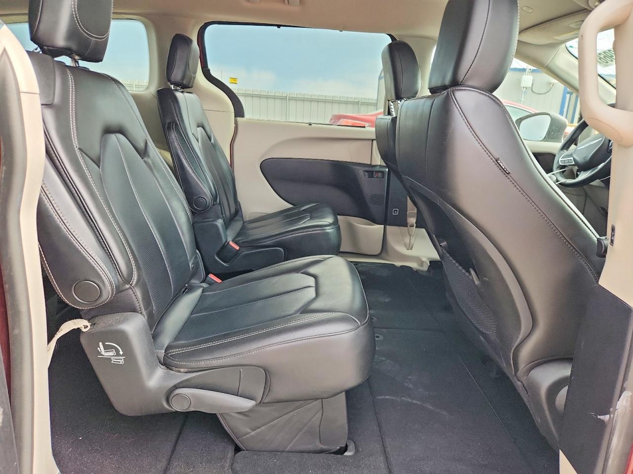 2021 CHRYSLER Voyager