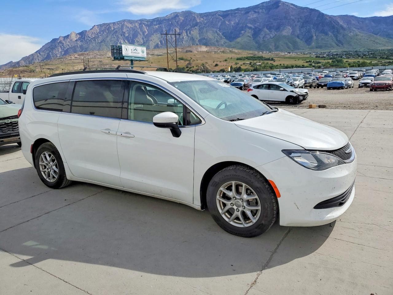 2020 CHRYSLER Voyager