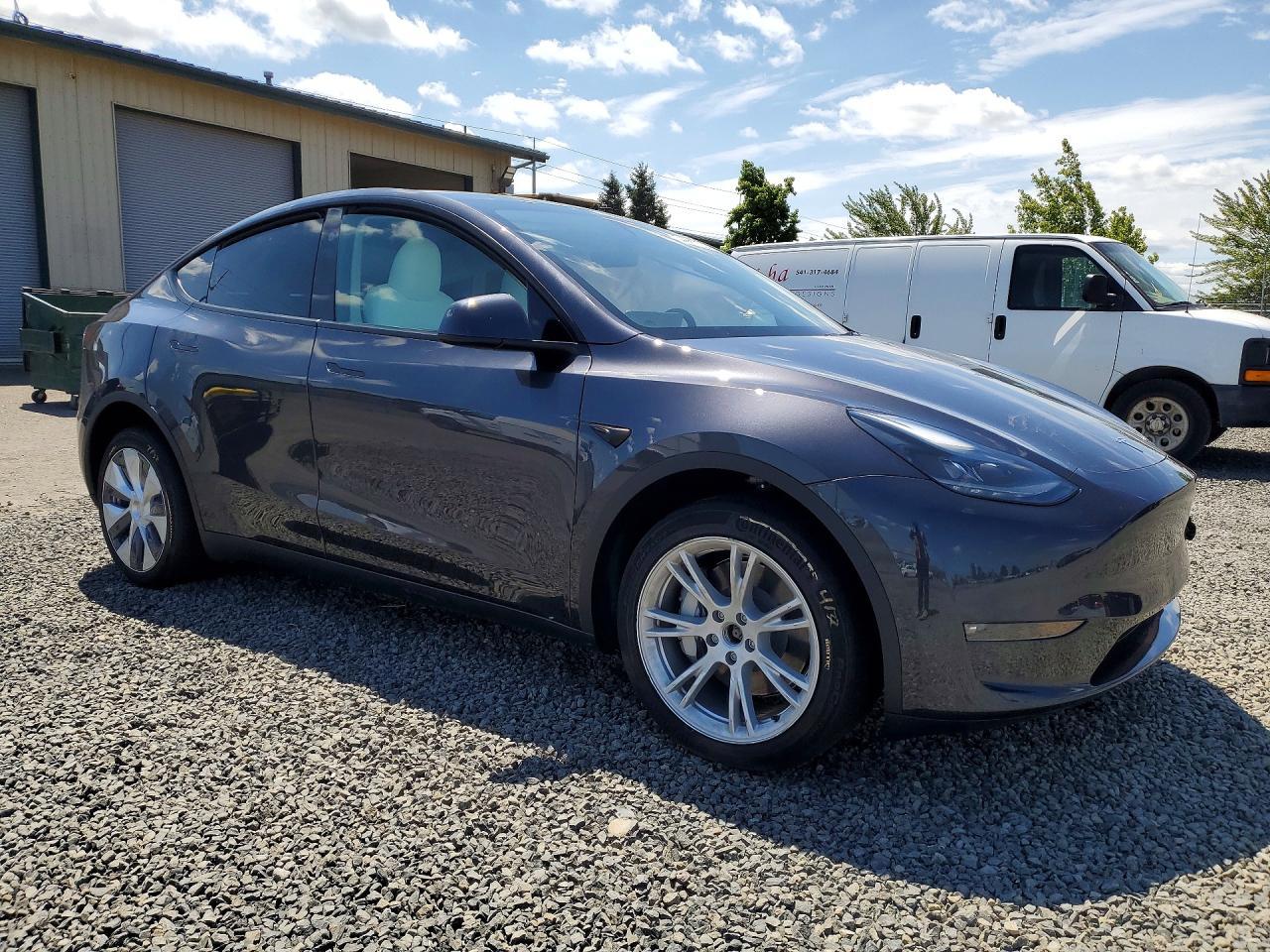 2024 TESLA MODEL Y