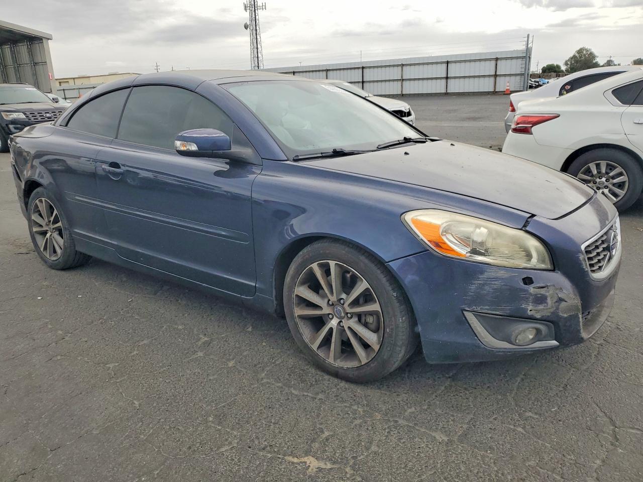 2013 VOLVO C70