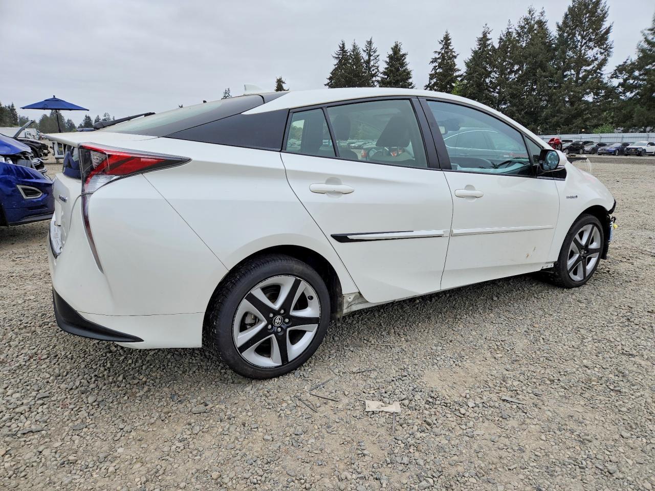 2017 TOYOTA PRIUS