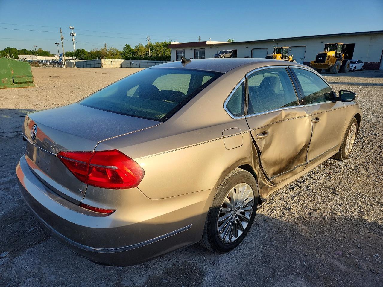 2016 VOLKSWAGEN Passat
