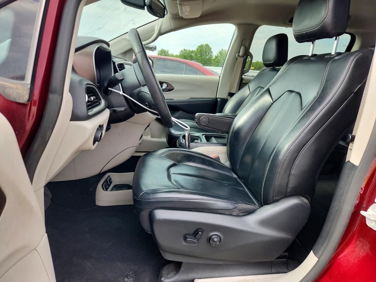 2021 CHRYSLER Voyager