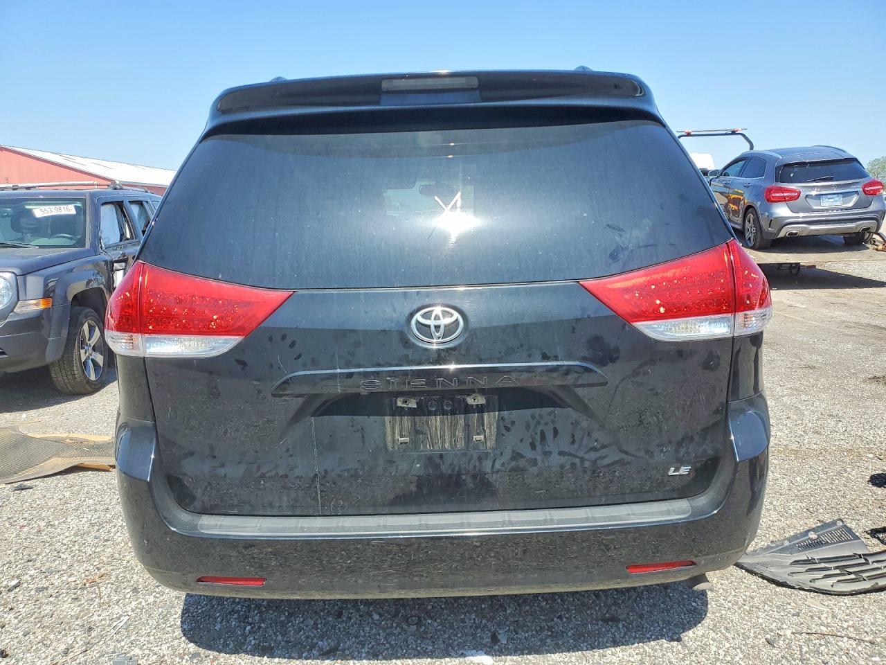 2013 TOYOTA SIENNA