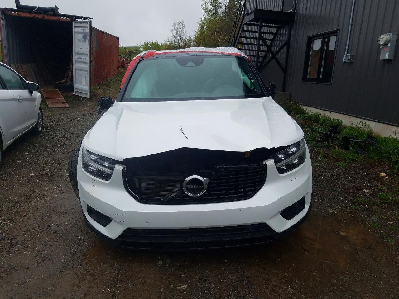 2020 VOLVO XC40