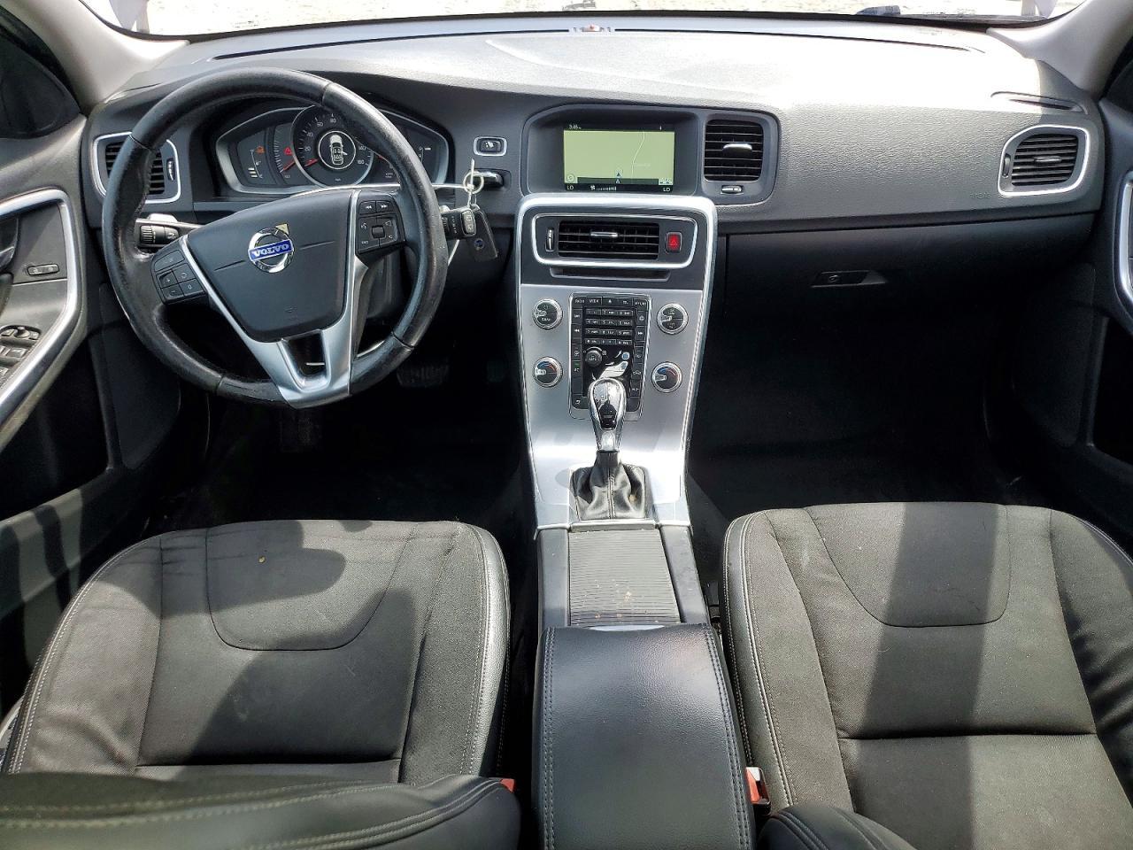 2017 VOLVO V60