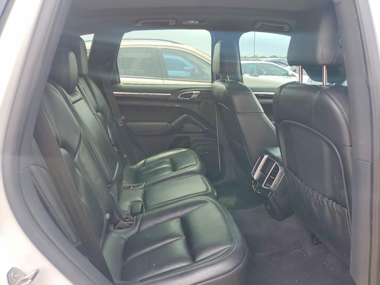 2018 PORSCHE CAYENNE