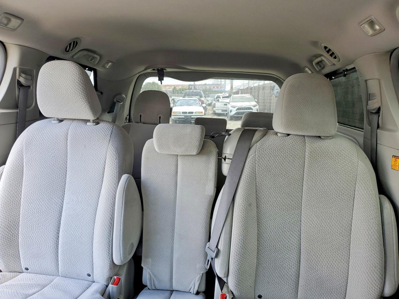 2011 TOYOTA SIENNA