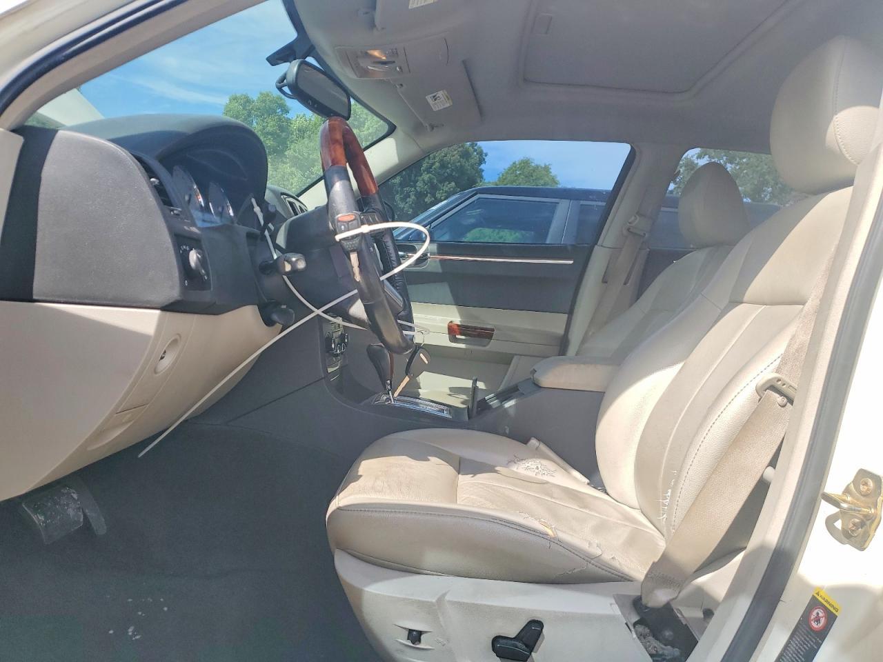 2005 CHRYSLER 300