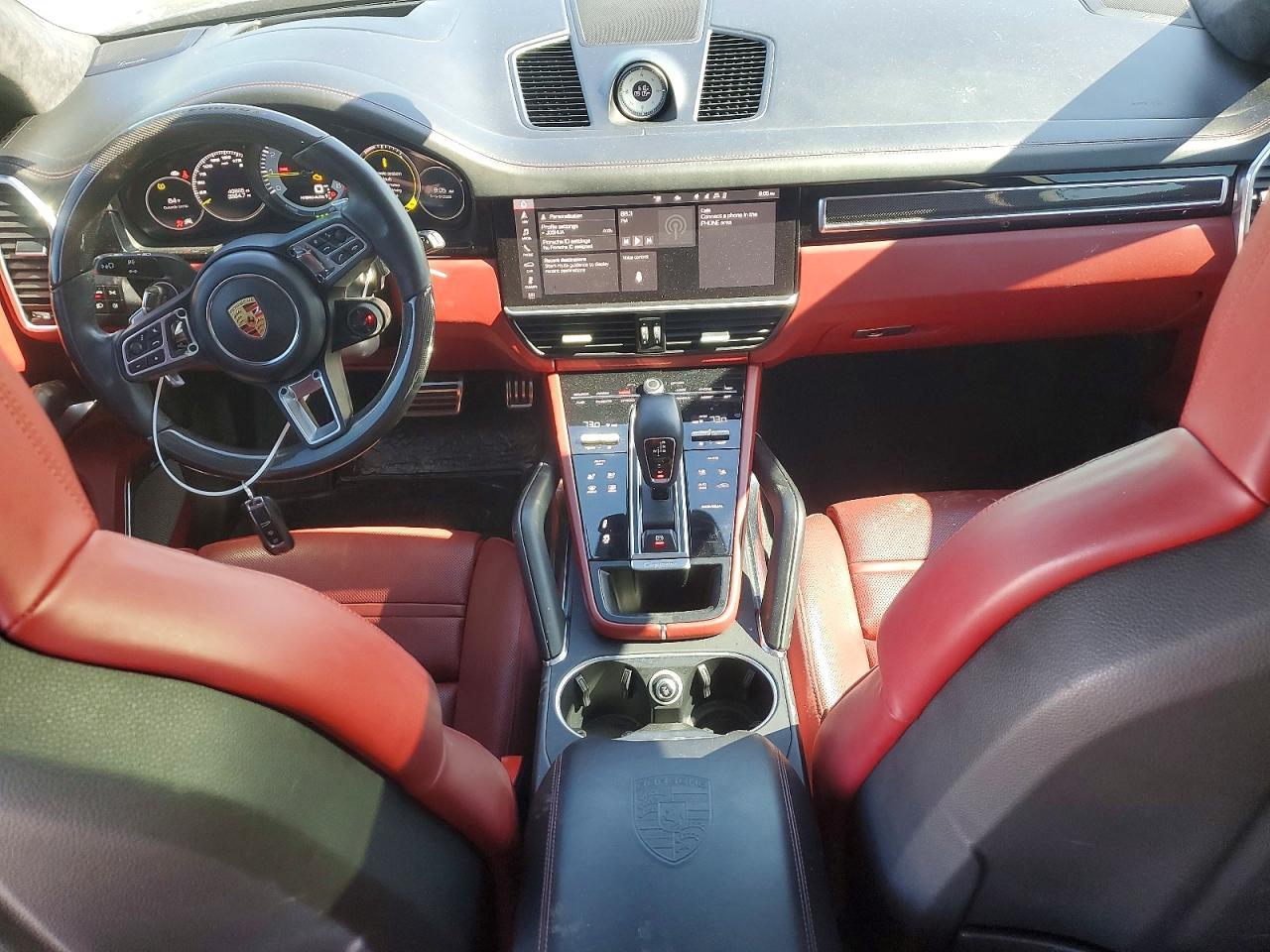 2020 PORSCHE CAYENNE