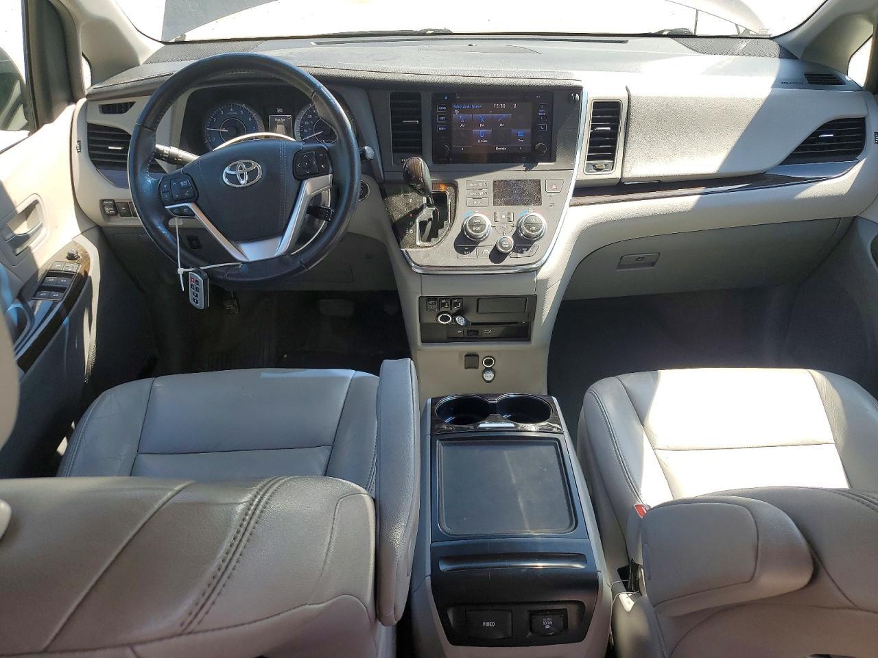 2015 TOYOTA SIENNA
