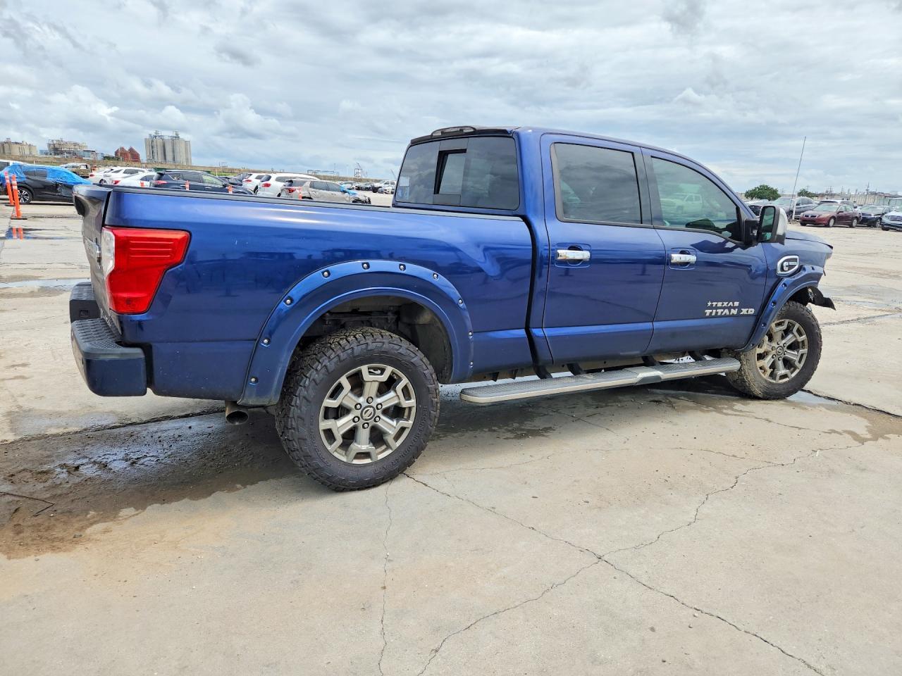 2017 NISSAN Titan
