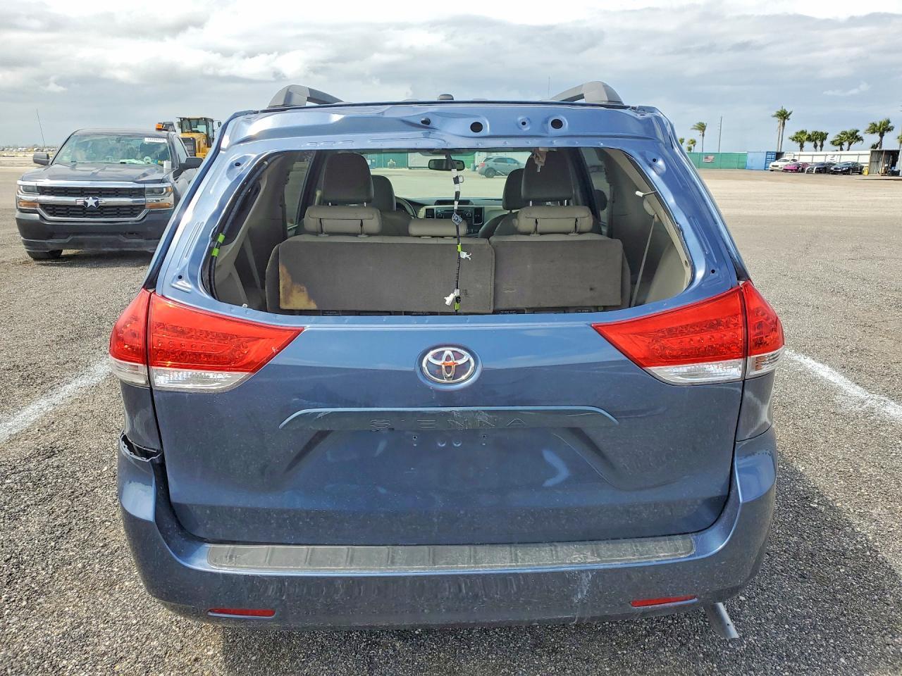 2014 TOYOTA SIENNA