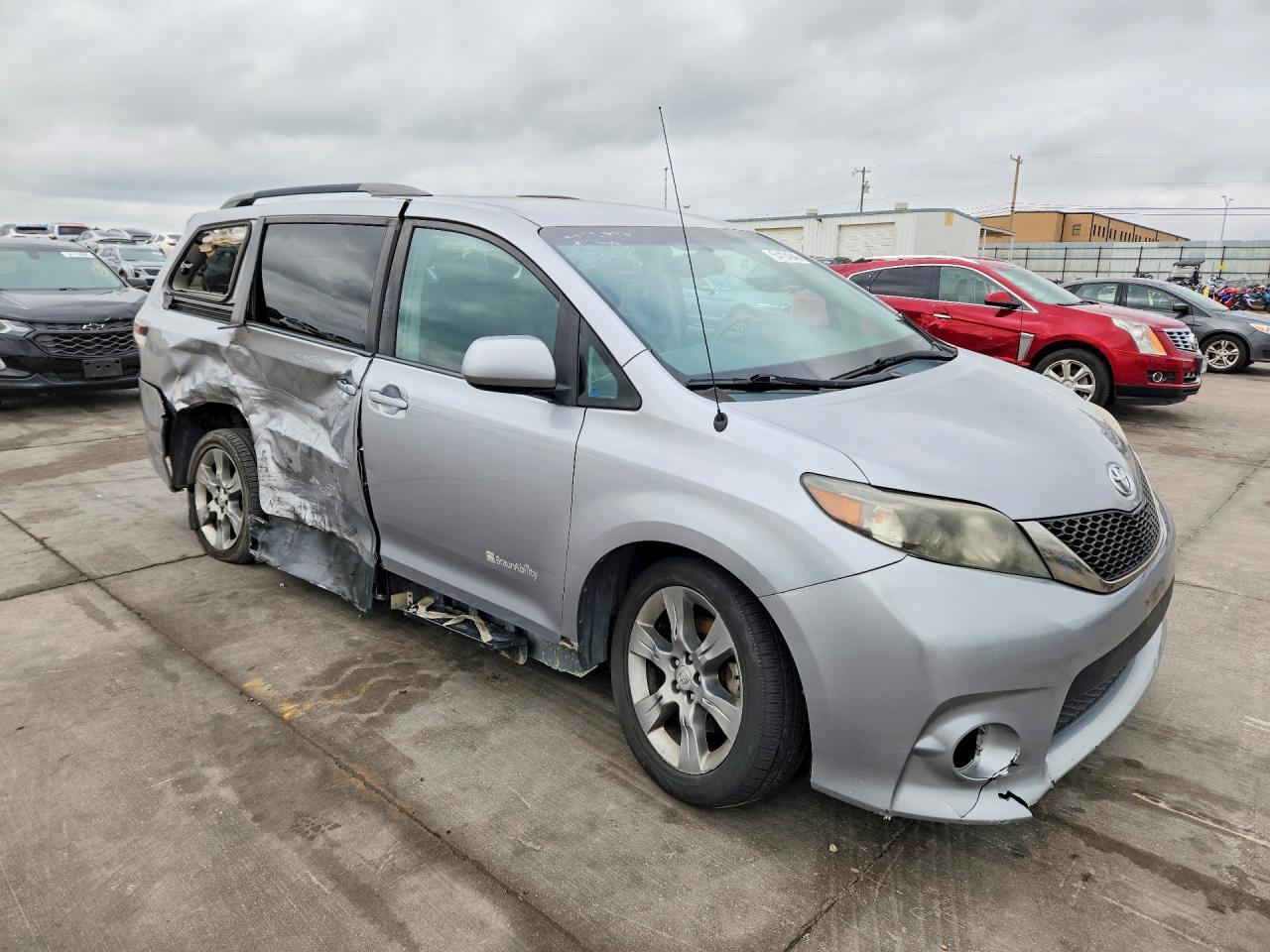 2012 TOYOTA SIENNA