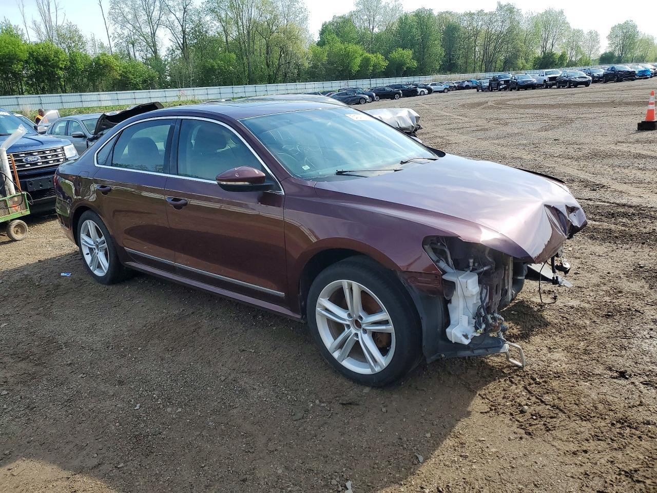 2012 VOLKSWAGEN Passat