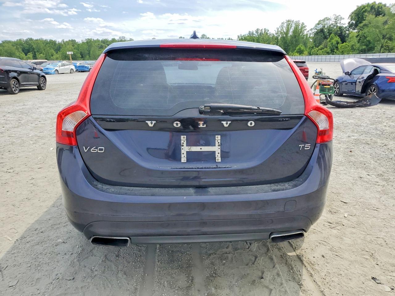2017 VOLVO V60