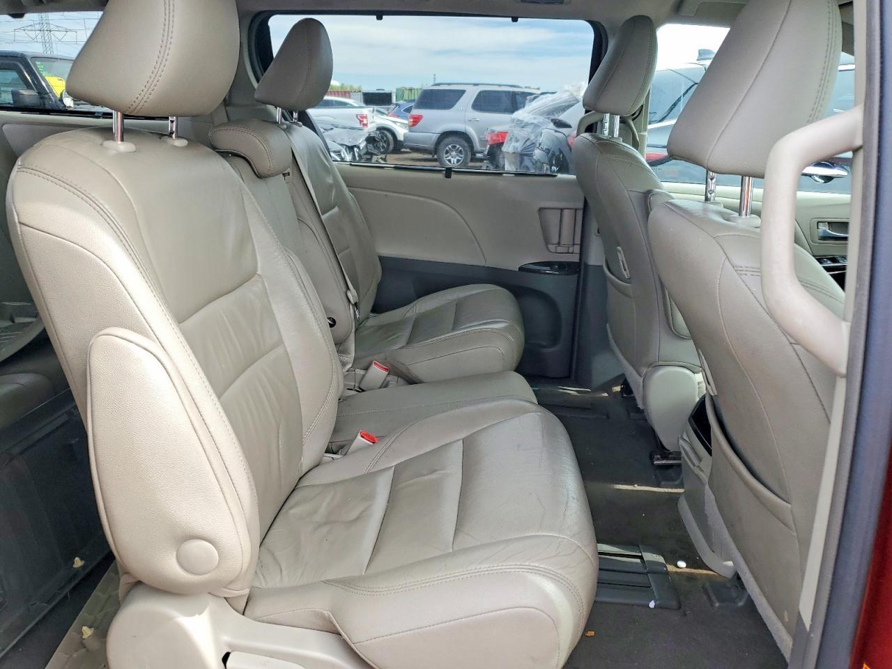 2017 TOYOTA SIENNA