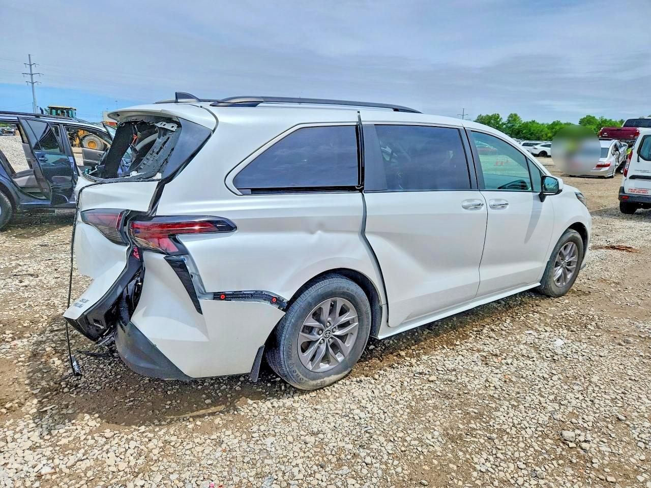 2023 TOYOTA SIENNA
