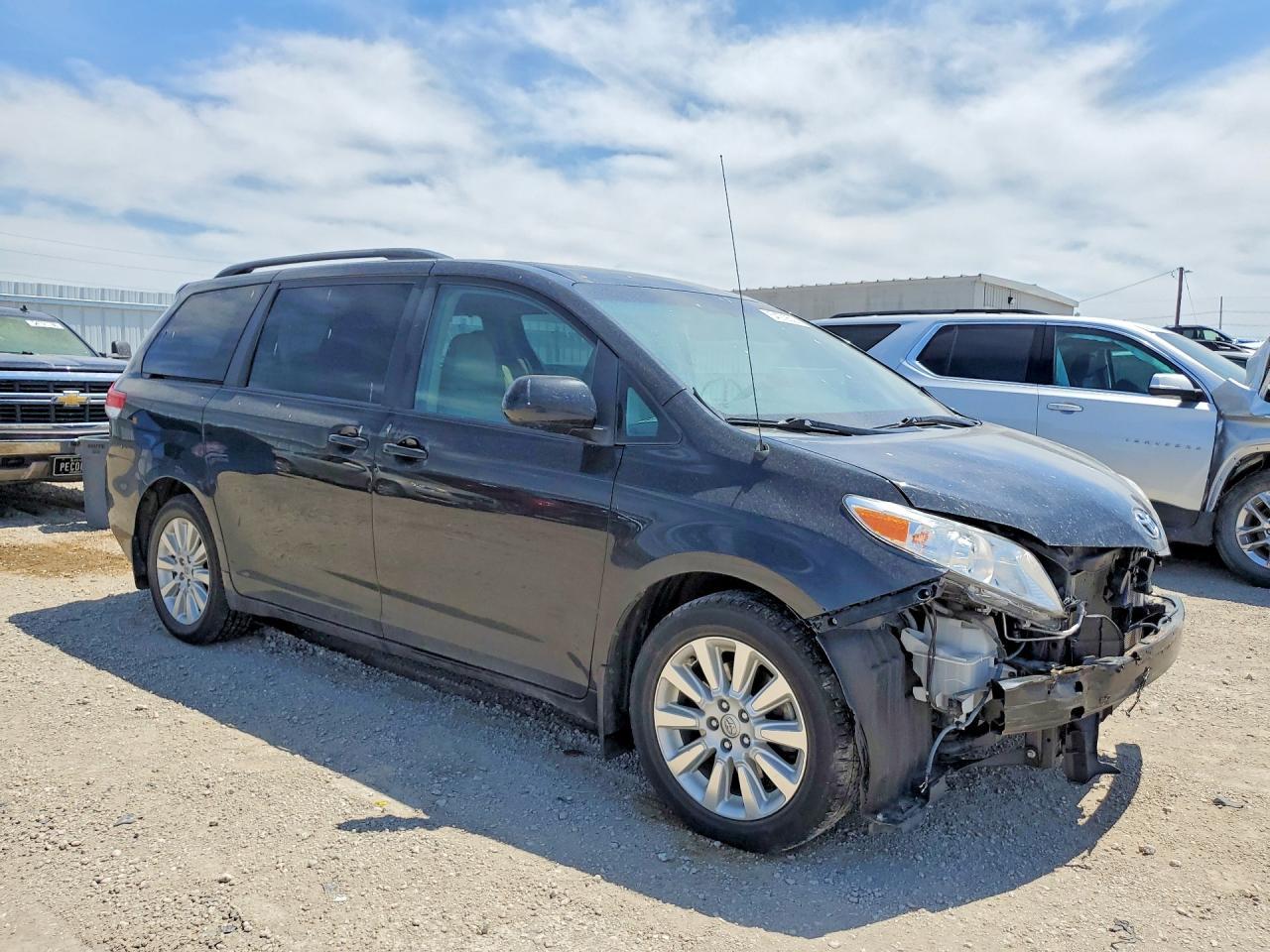 2014 TOYOTA SIENNA