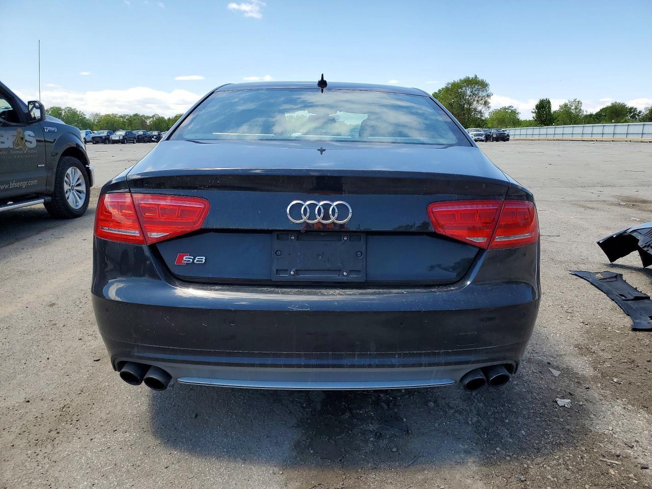 2013 AUDI S8