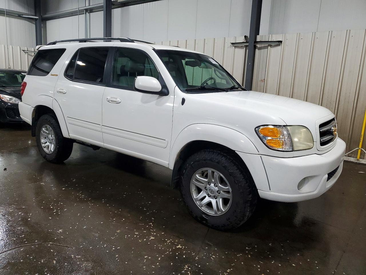2004 TOYOTA Sequoia