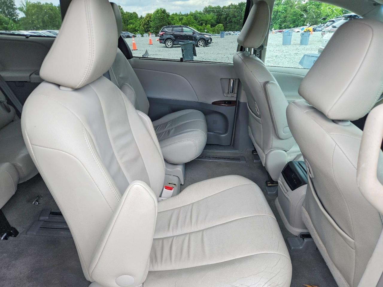 2014 TOYOTA SIENNA