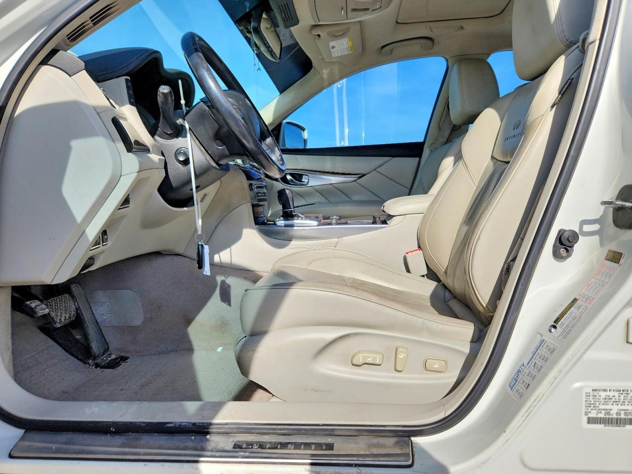 2012 INFINITI M56