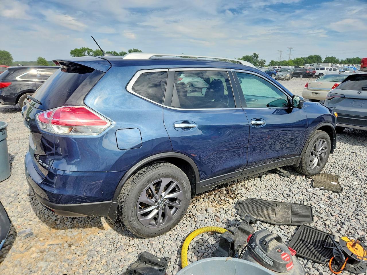 2016 NISSAN ROGUE