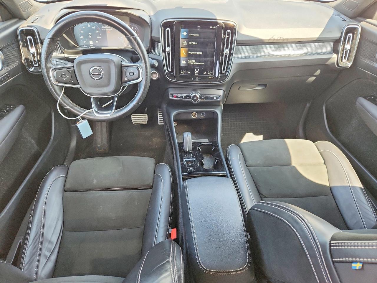 2021 VOLVO XC40