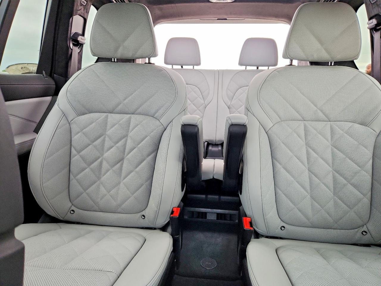 2026 BMW X7