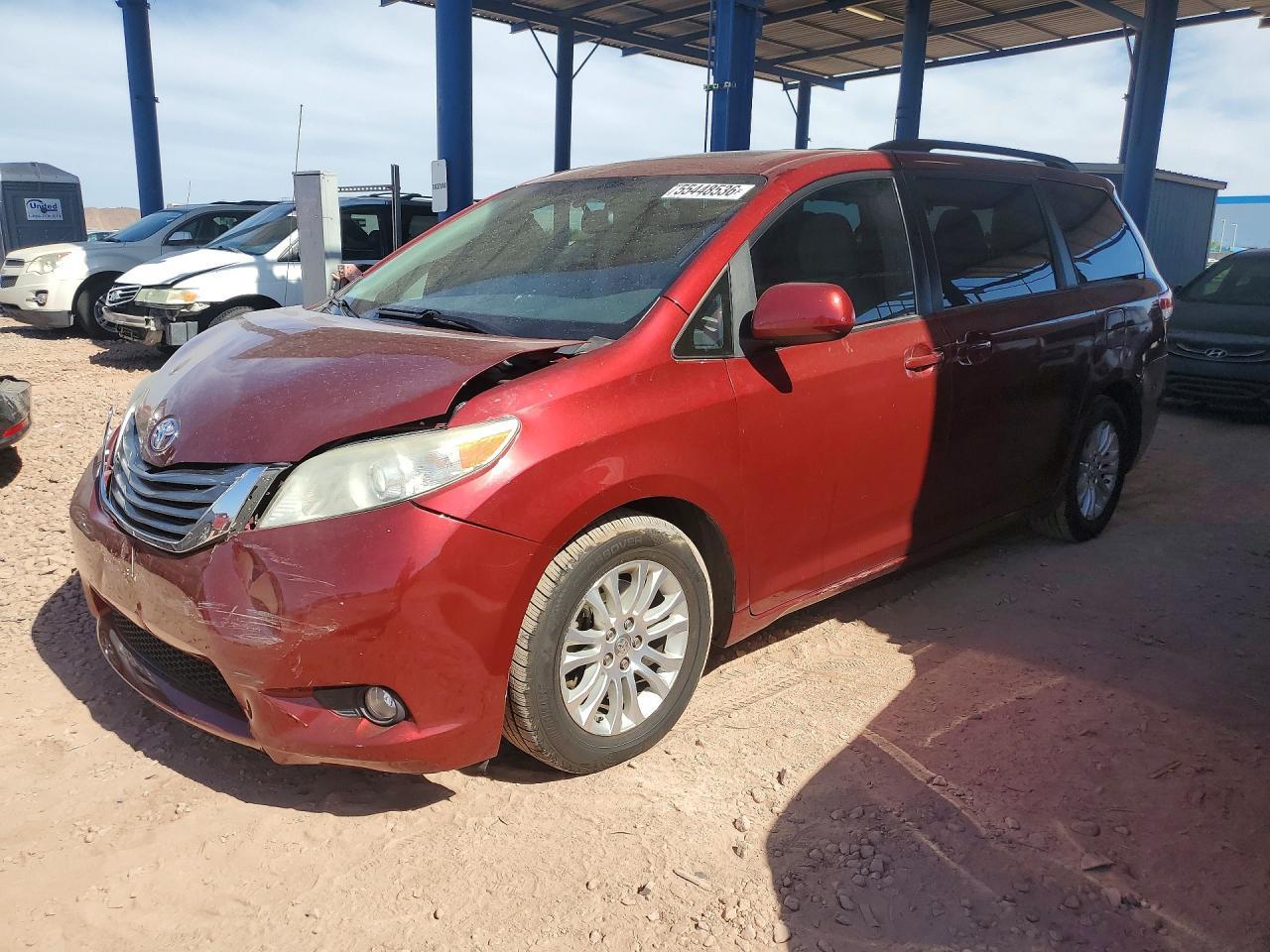2013 TOYOTA SIENNA