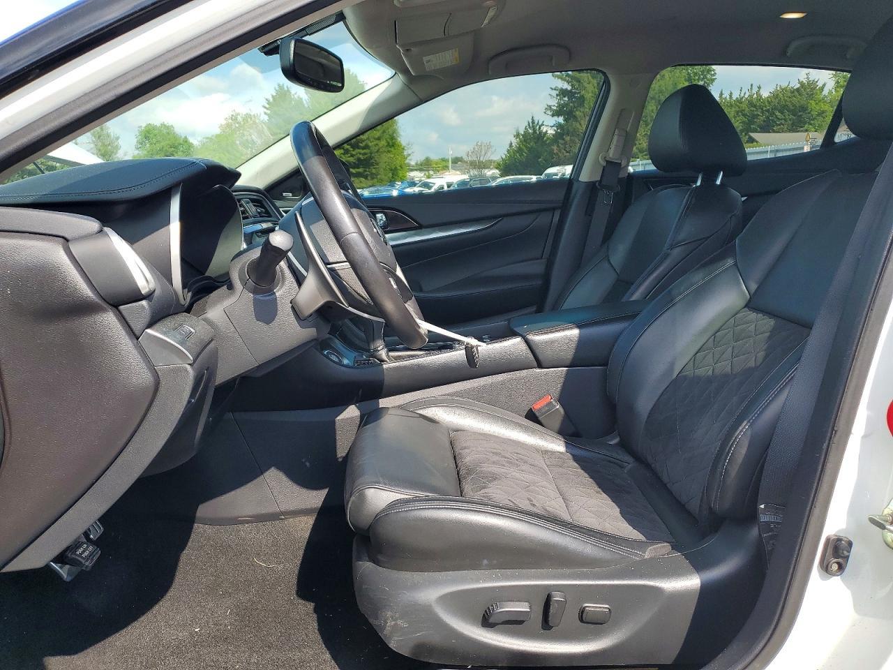 2017 NISSAN Maxima