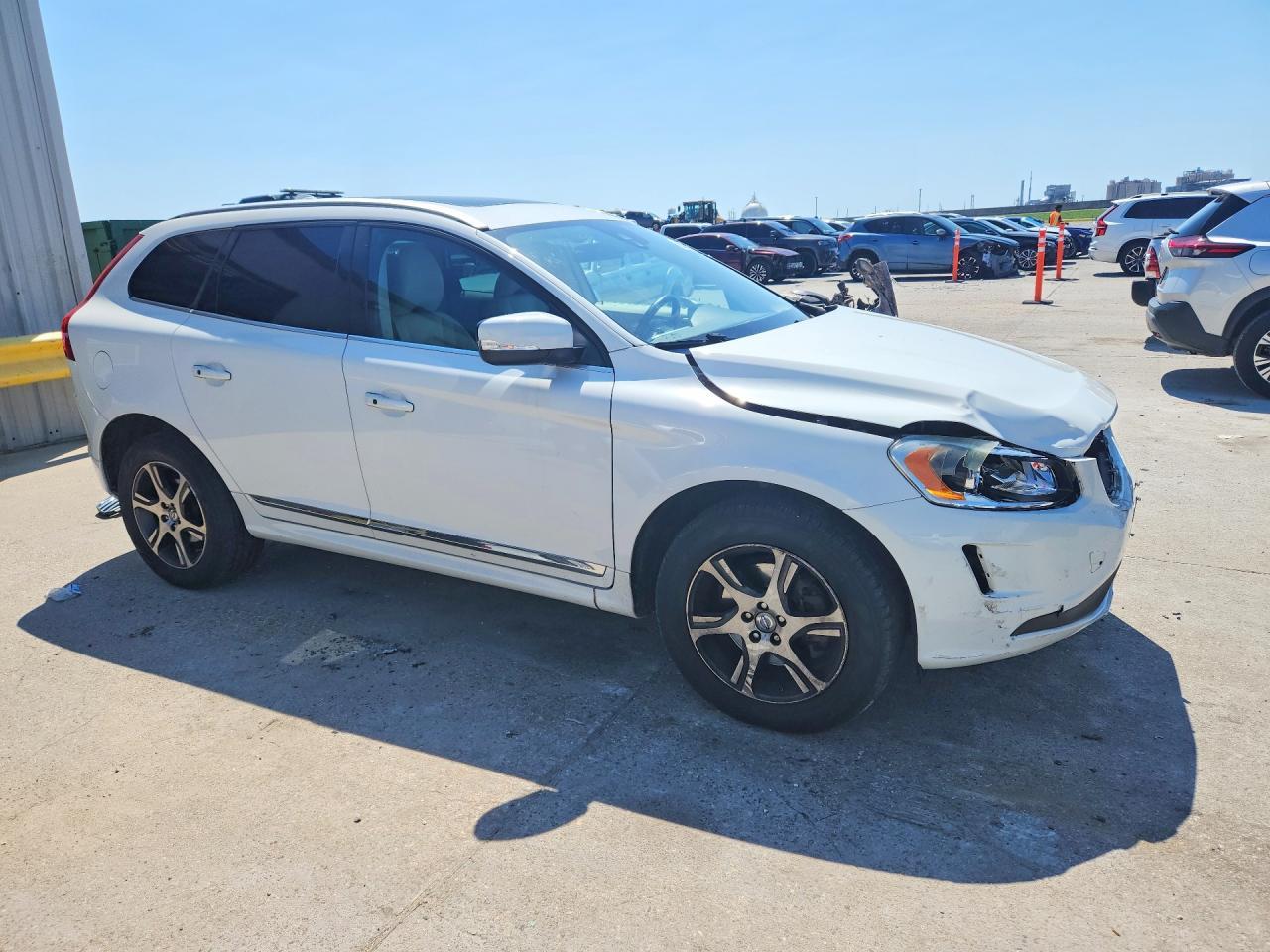 2015 VOLVO XC60