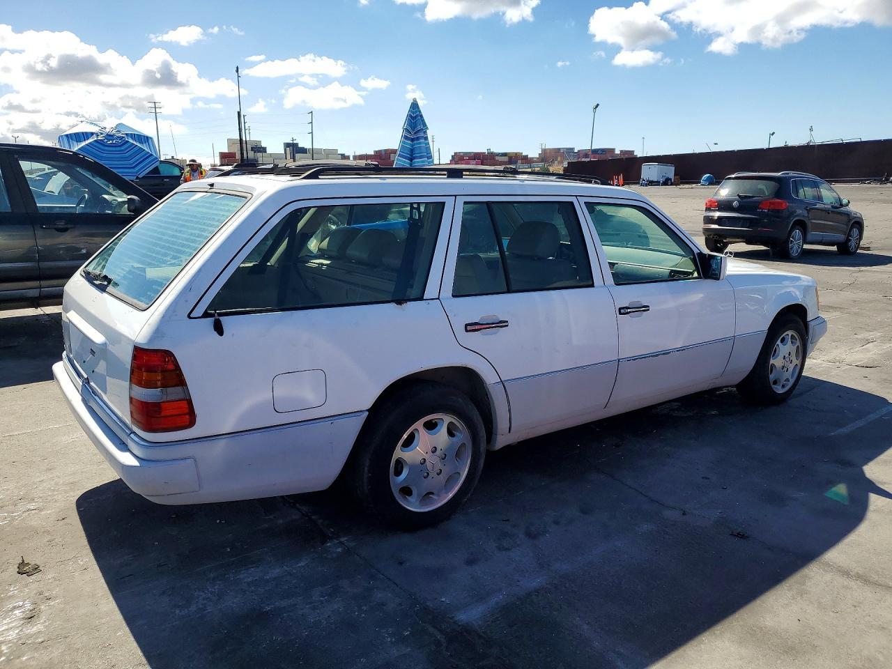 1995 MERCEDES-BENZ E-Class