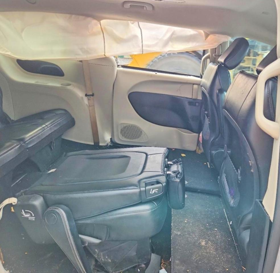 2021 CHRYSLER Voyager
